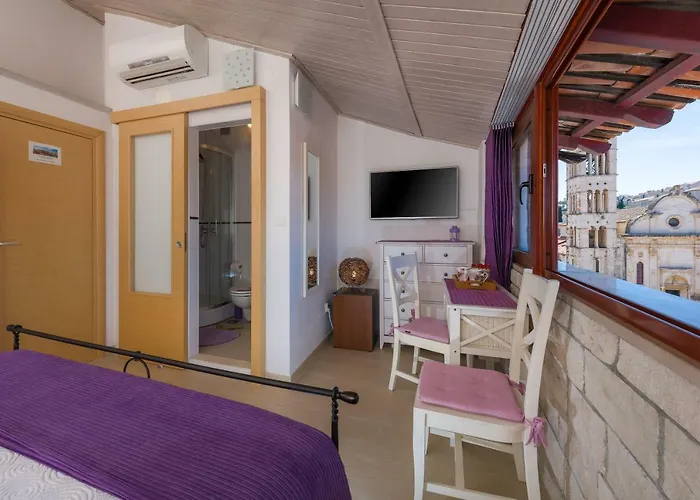 Gasthuis Hektorovic House 3*