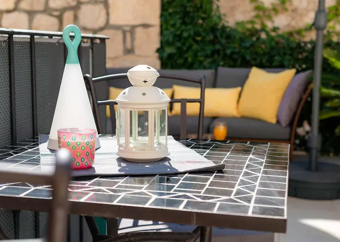 Gasthuis Hektorovic House 3*