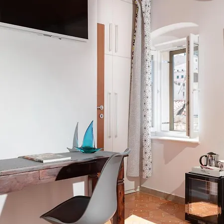 Gasthuis Hektorovic House 3*