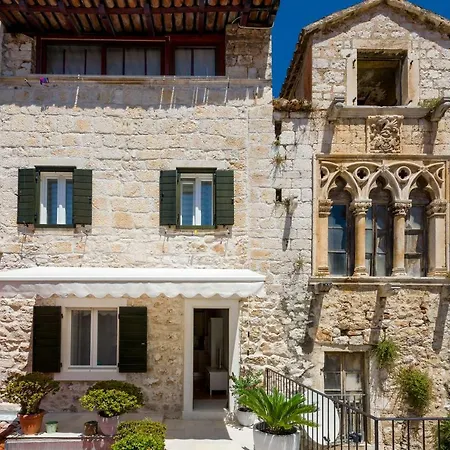 Affittacamere Hektorovic House 3*