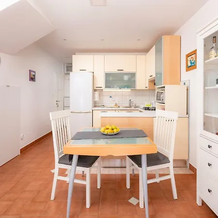 Hektorovic House 3*