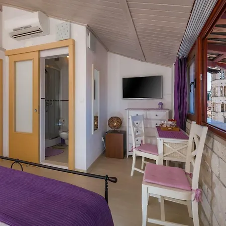 Konukevi Hektorovic House 3*