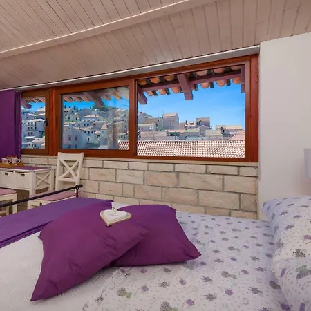 Hektorovic House 3*