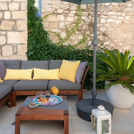 Hektorovic House Konukevi